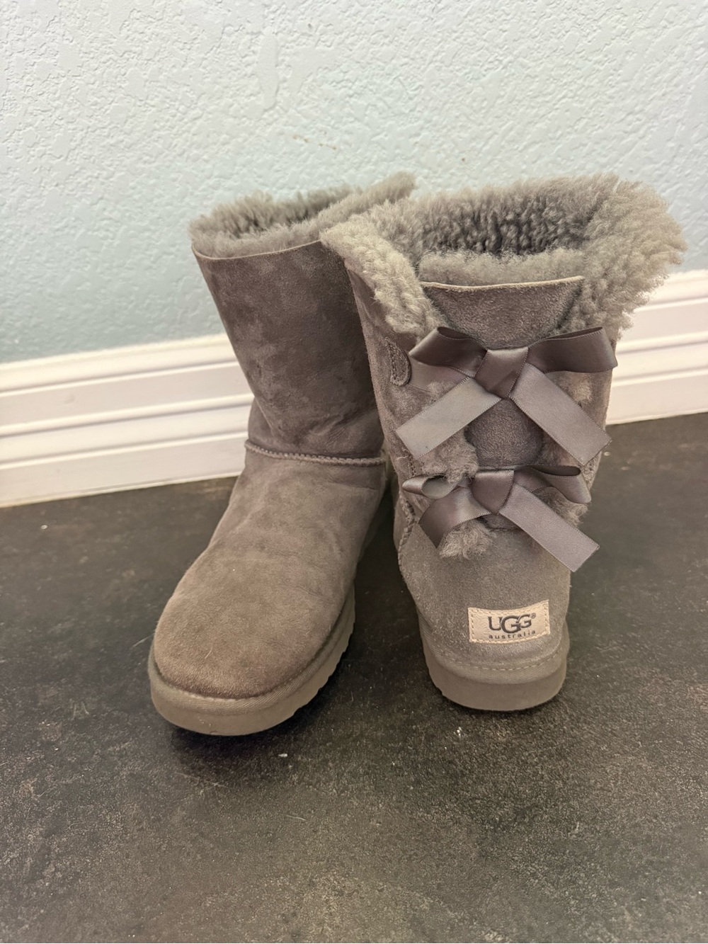 UGG Women's Bailey Bow II Boots Size 9